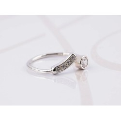 ANILLO PLATA CIRCULO Y LINEA ZIRCONIA