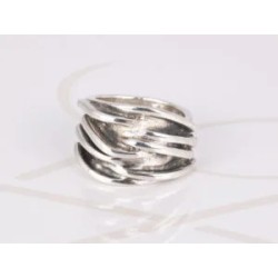 ANILLO PLATA LINEAS ENTRELAZADAS PAVONADO