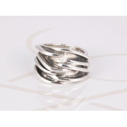 ANILLO PLATA LINEAS ENTRELAZADAS PAVONADO