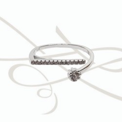 ANILLO PLATA PUNTO Y GUION CON ZIRCONIA