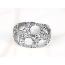 ANILLO RECUBRIMIENTO DE RODIO RELIEVE CIRCULOS ZIRCONIA
