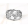 ANILLO RECUBRIMIENTO DE RODIO RELIEVE CIRCULOS ZIRCONIA
