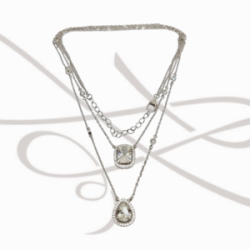 COLLAR CON DIJE PLATA RODIZADA RECTANGULO Y GOTA MOISSANITE