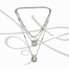 COLLAR CON DIJE PLATA RODIZADA RECTANGULO Y GOTA MOISSANITE