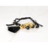 PULSERA CON DIJE ORO LAMINADO PIEDRA POMPON HILO